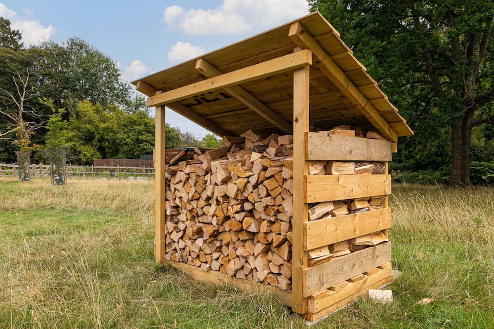 Drovers Hill at Stonor - Redwood - Shepherds hut