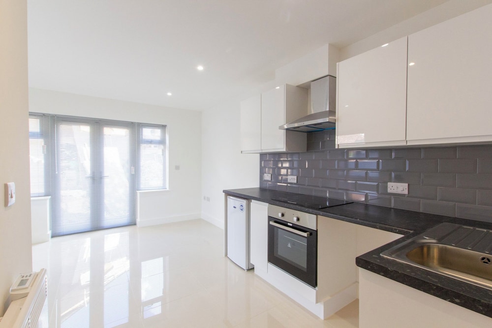Bridge Road - Room 1