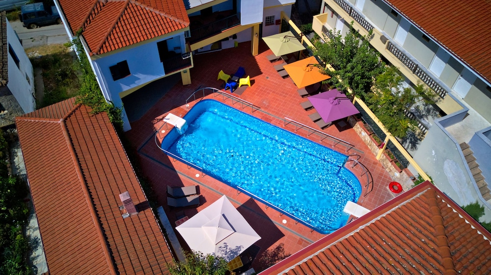 Elia Apartments