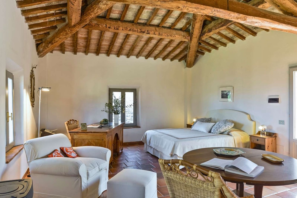 New Historic Tuscany Country House Retreat in a Vineyard Near Siena Villa Chiantissimo