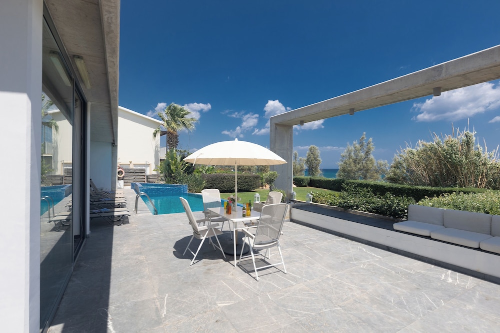 Protaras Holiday Villa El34 - Seafront Villa