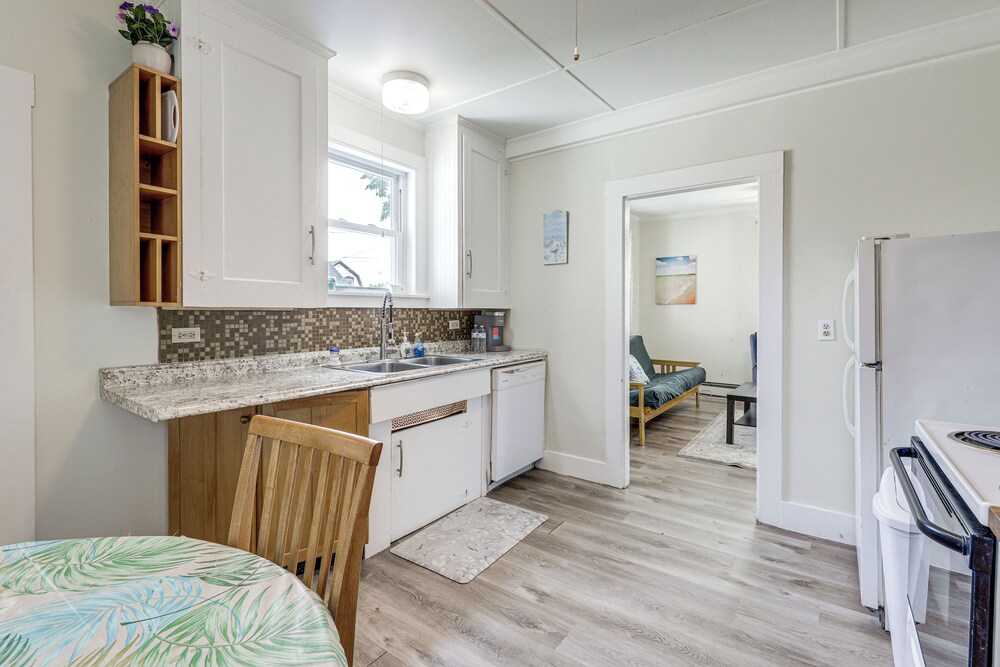 Walk to Pier & Ocean: Apt in Old Orchard Beach!