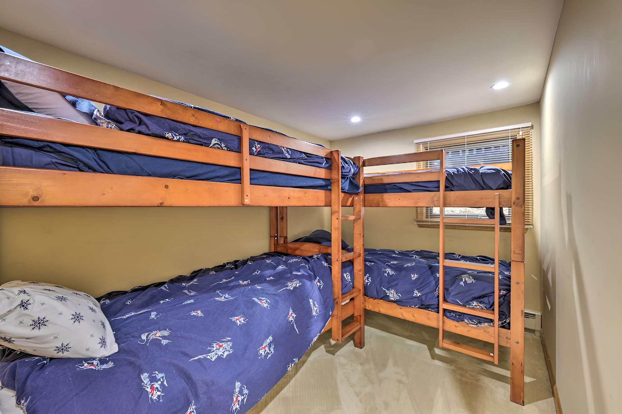 Renovated Tannersville Escape, Walk to Slopes view 3