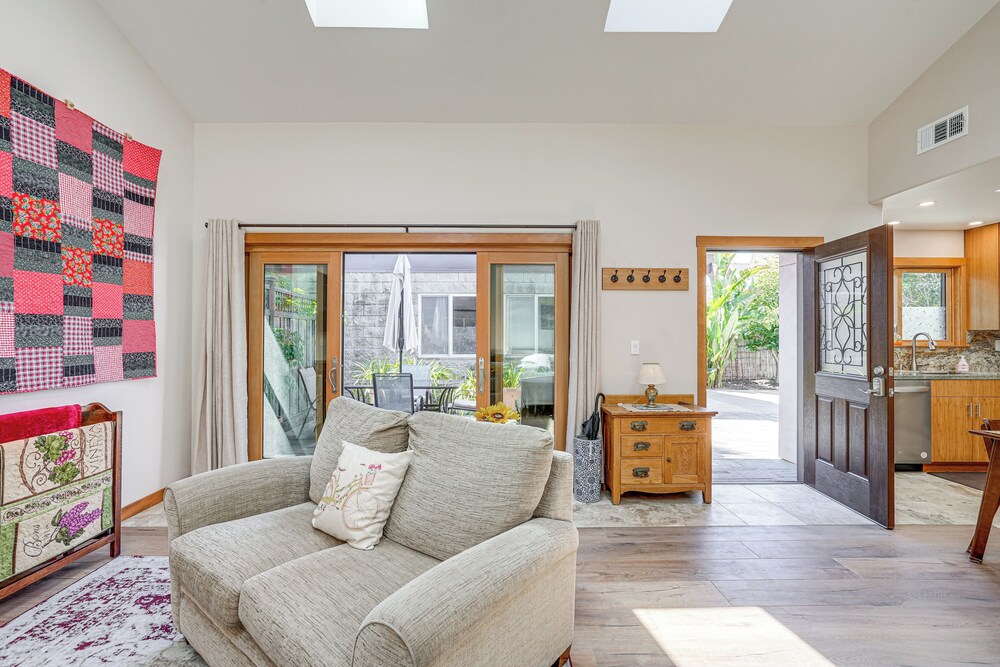 Alameda Studio w/ Patio: 3 Mi to Oakland Coliseum!