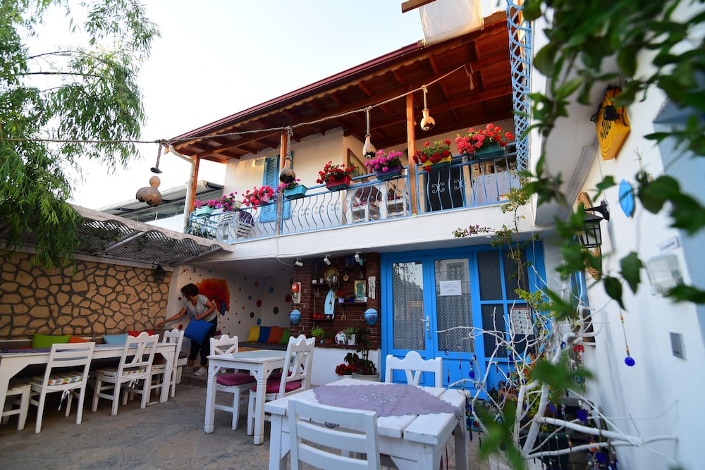 Hotel Eleni Pansiyon - Image 1