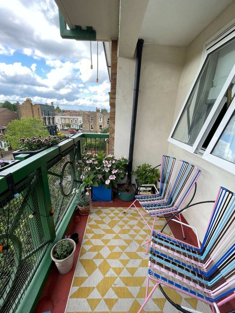 Contemporary 1BD Flat W/balcony - Stoke Newington!