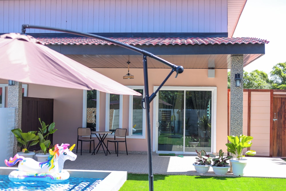 D' Village Cottage 2 – Private Pool Villas