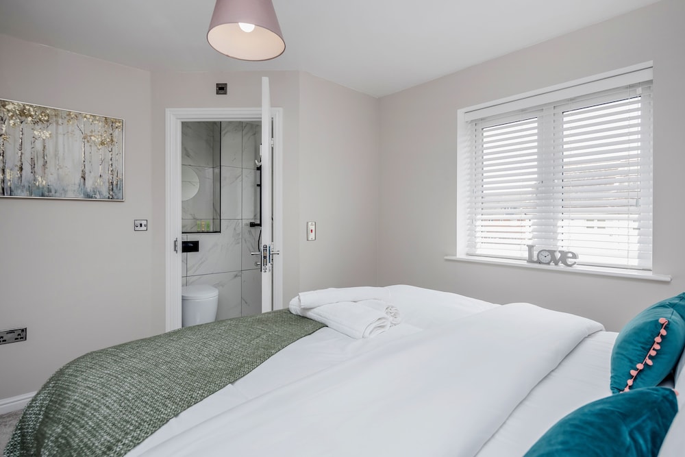 Lovely 2-bed House With 2 Bathrooms in Dartford view 5