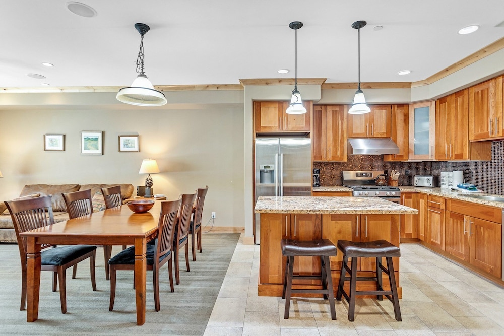 Bear Valley Vacation Condos by RedAwning