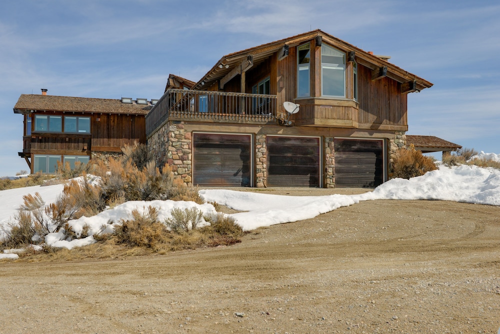 Cora Home w/ Mountain Views - Fishing On-site!
