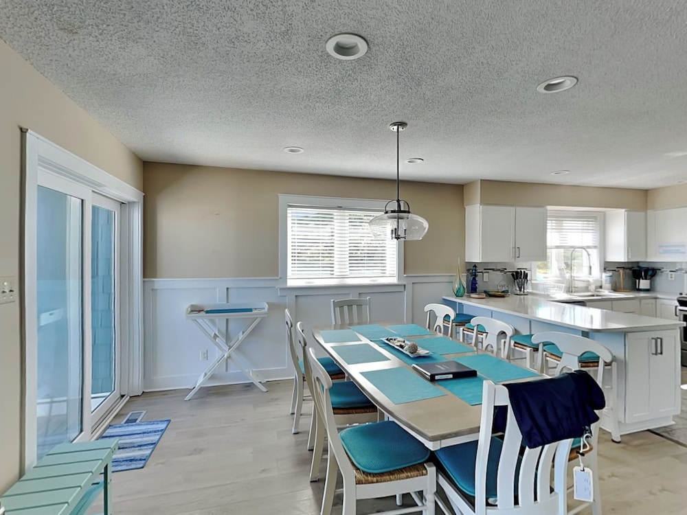 Beach Coma by Topsail Realty