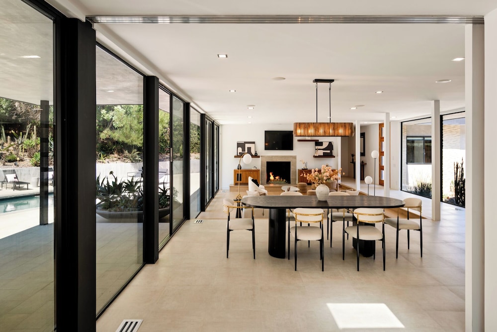 Valea Estate - Secluded Beverly Hills Retreat 1-acre Oasis