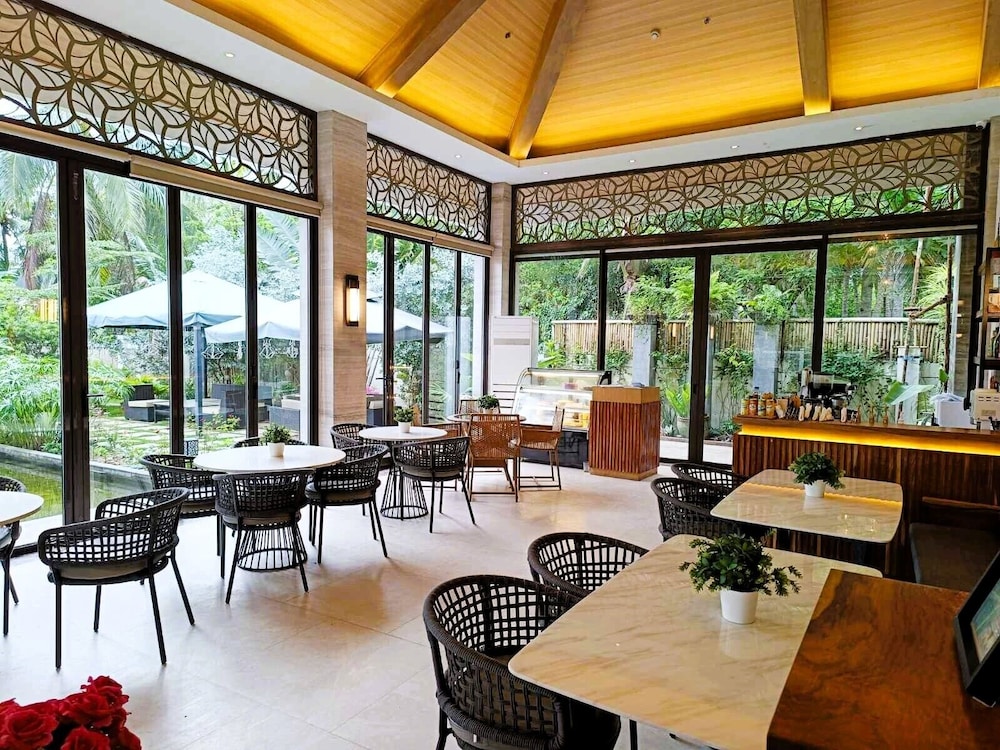 JAMINS HOTEL & RESORT INC