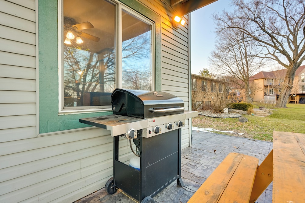Lakefront Hartland Cottage w/ Patio & Fire Pits! view 3