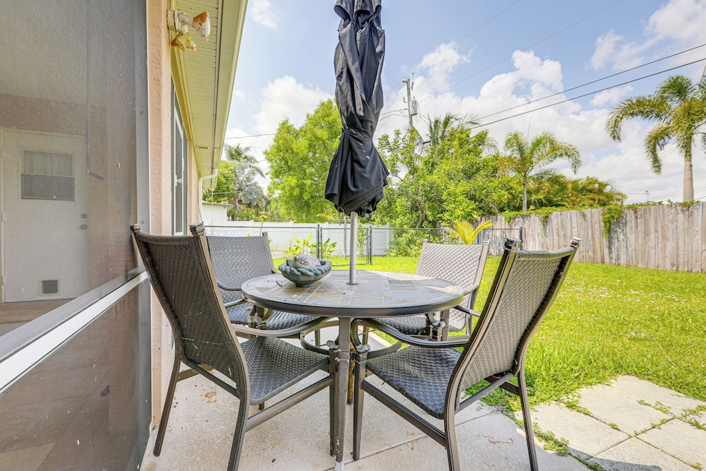 Screened Patio & Hot Tub: Port St Lucie Home!