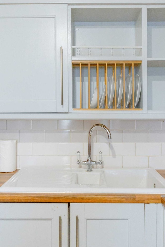 Gorgeous 2BD Garden Getaway, Victoria Park