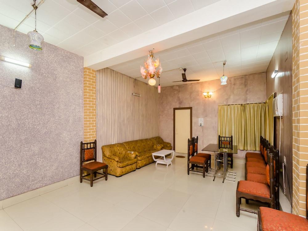 OYO 8998 Hotel Aayash