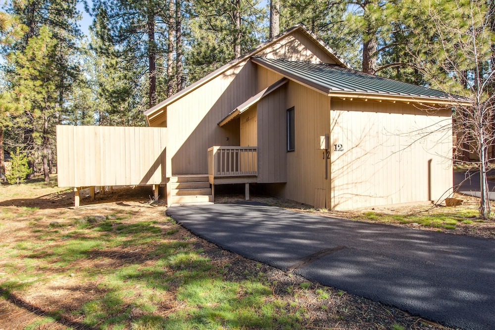Cluster Cabin 12