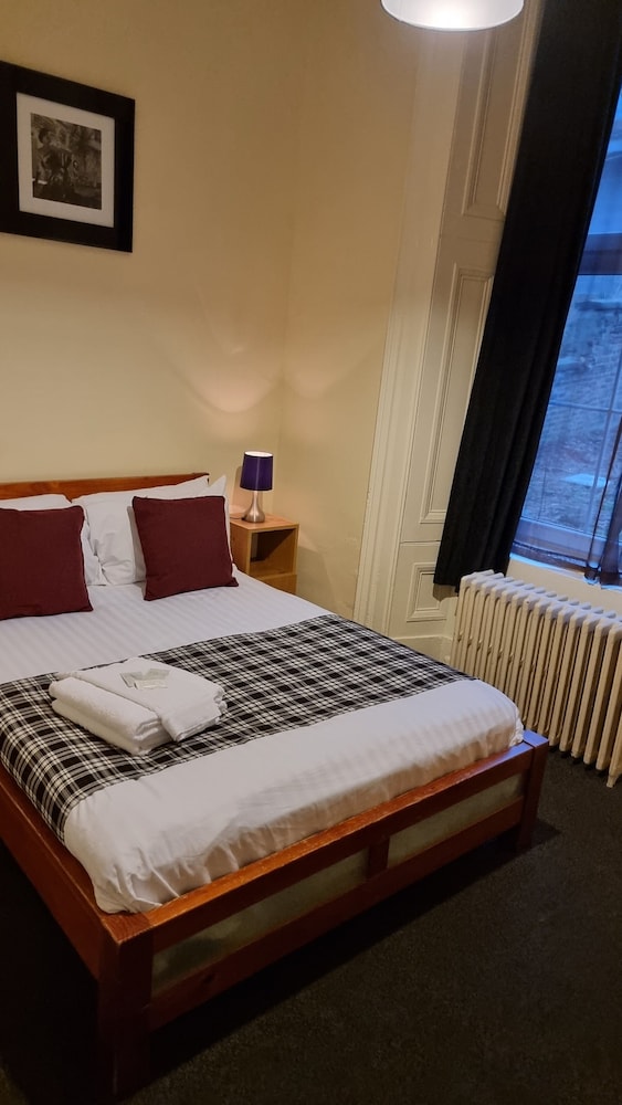 The Hampton Court Guesthouse