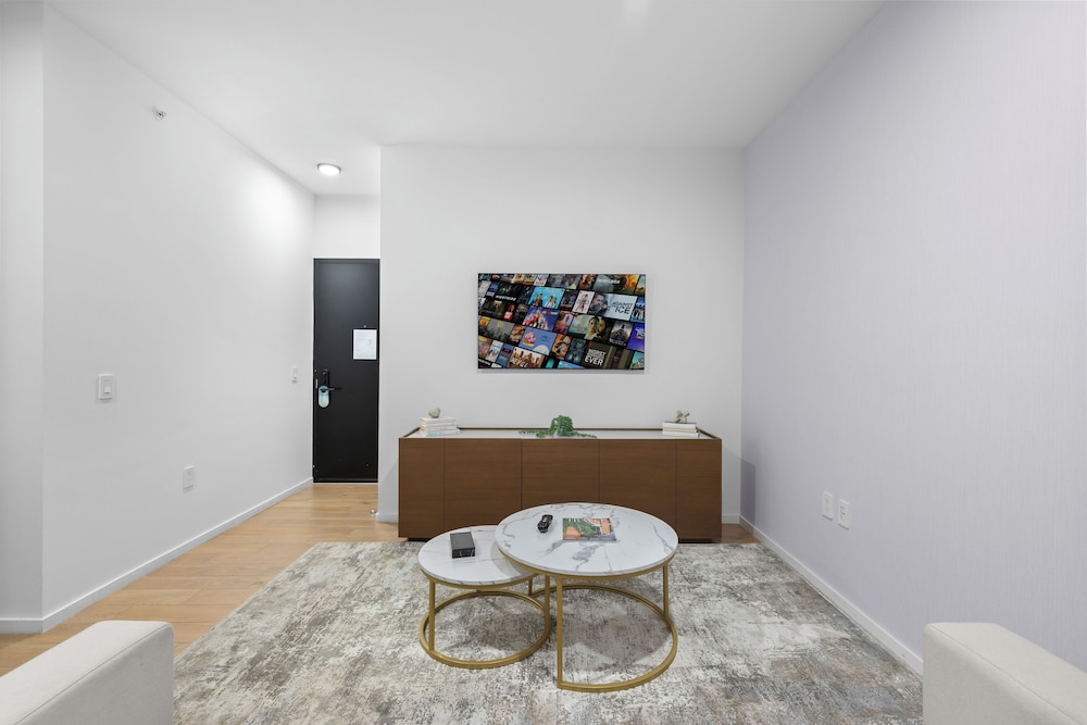 Luxury Studio with City & Bay Views