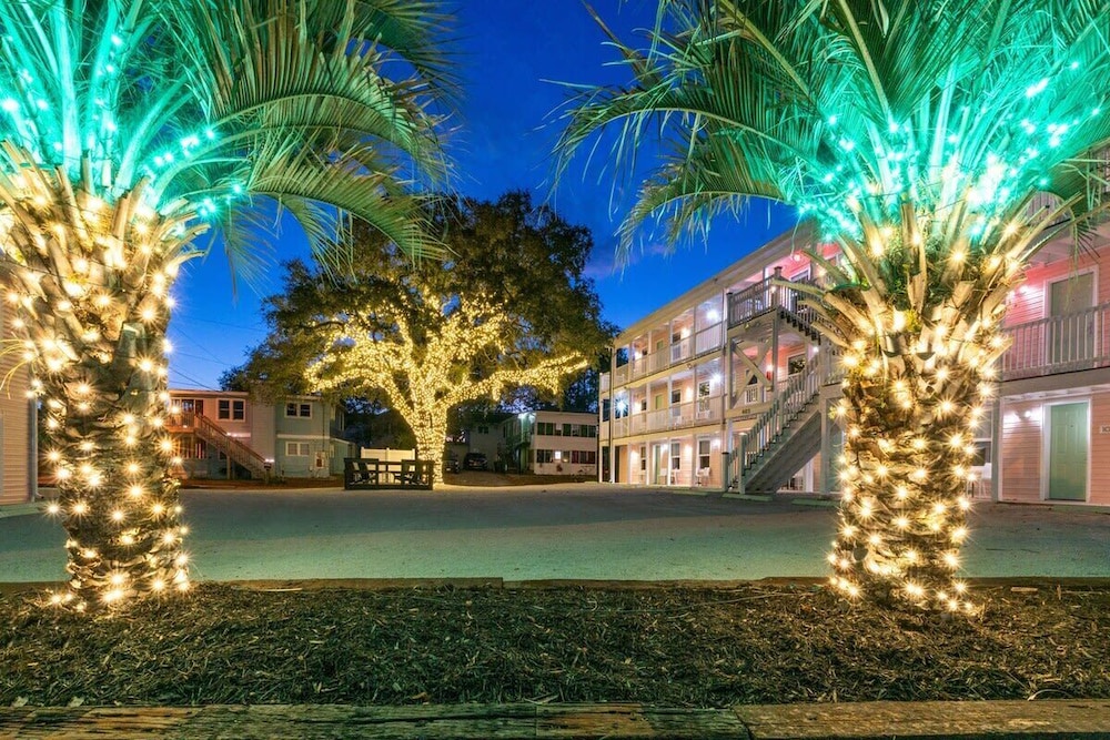 Treehouse Lounge - RR Beach Club