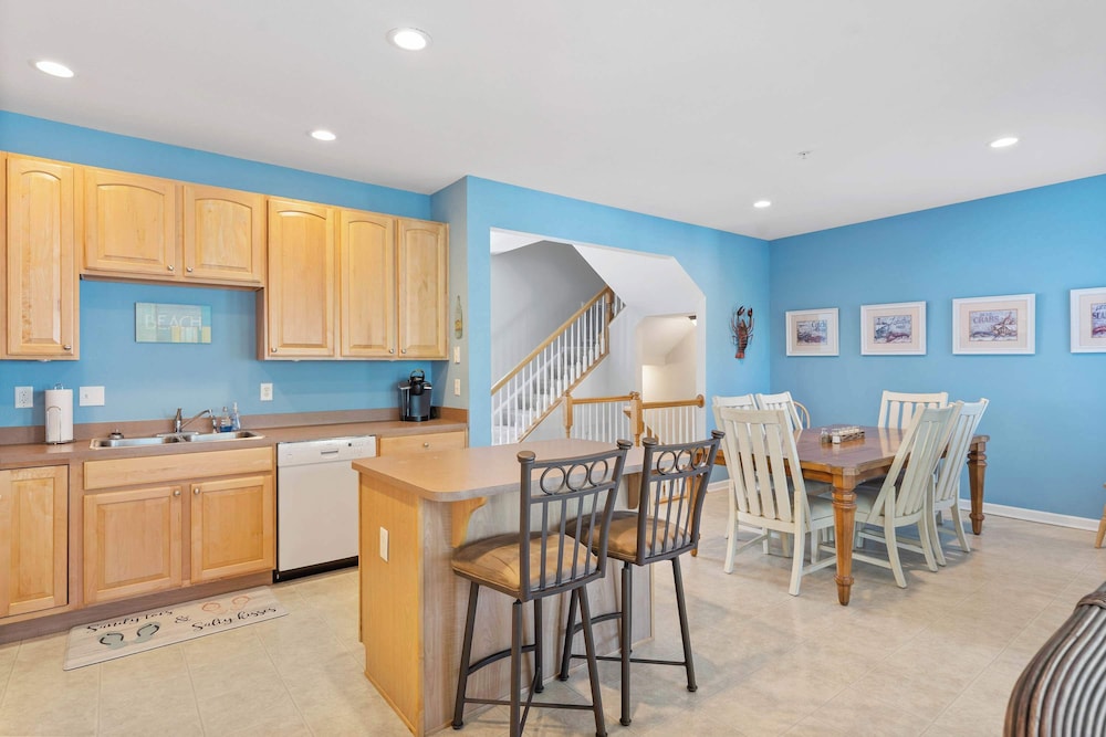 Creekside Getaway Stay for 8