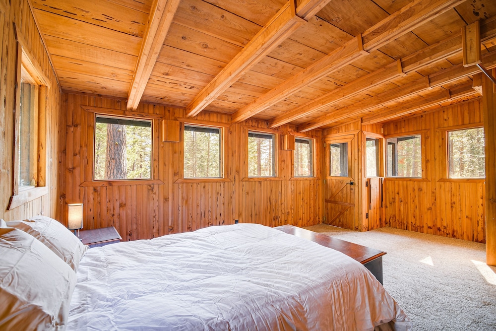 Klamath Falls Cabin w/ Private Sauna & Fire Pit! view 4