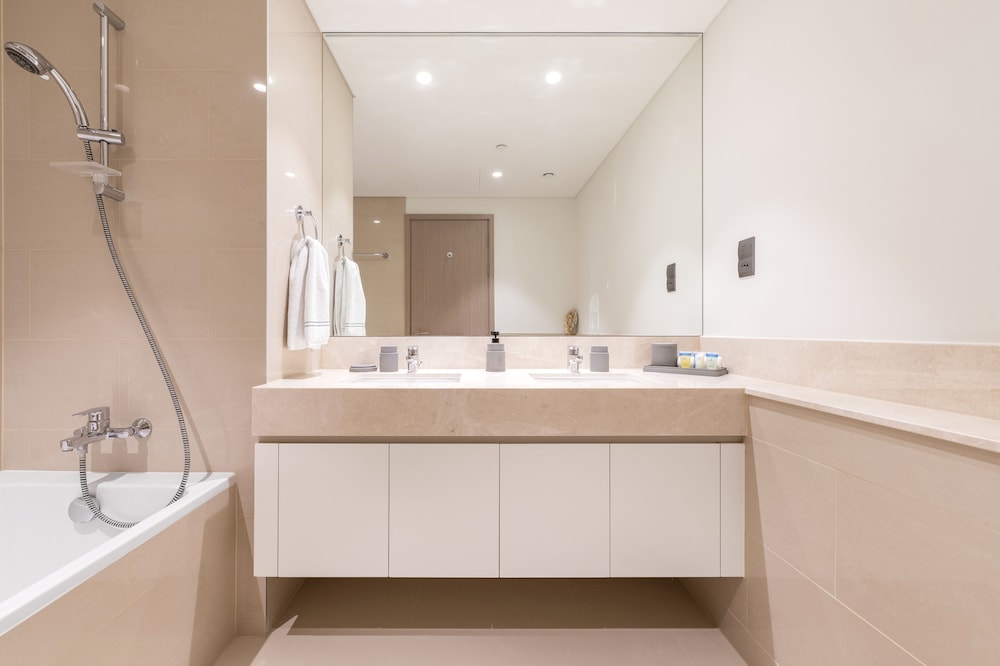Act One Tower 2BR Luxury Apartment
