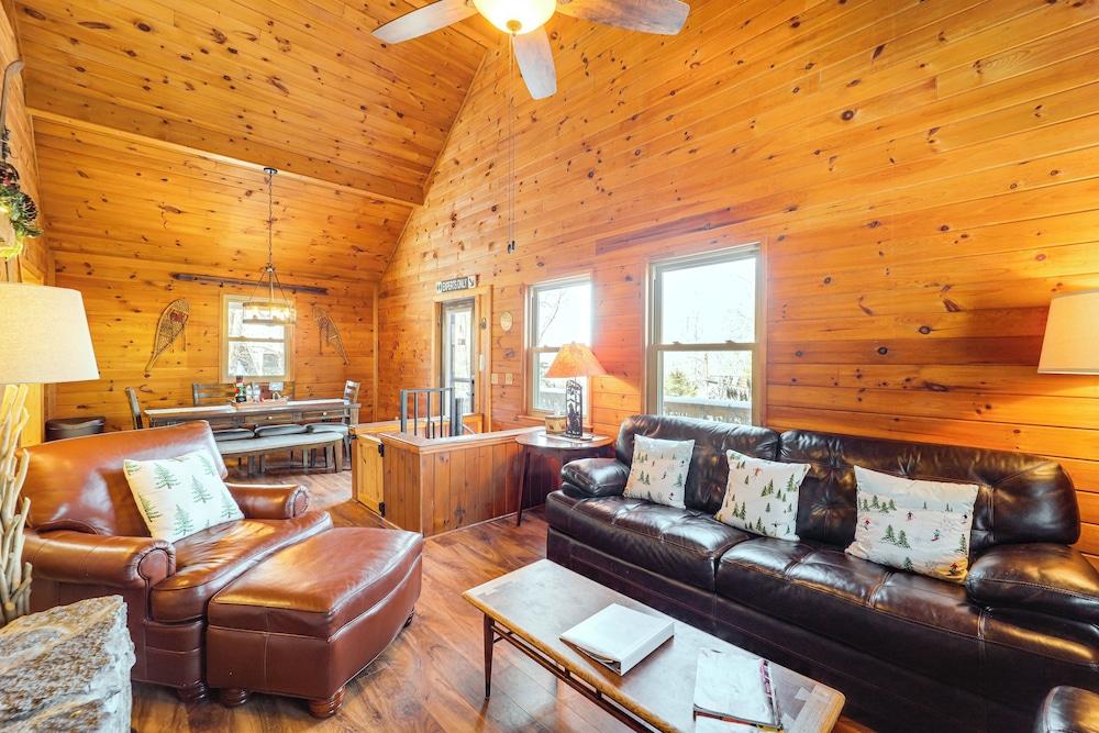 2 Mi to Skiing: Blue Ridge Mtn Cabin w/ Hot Tub!