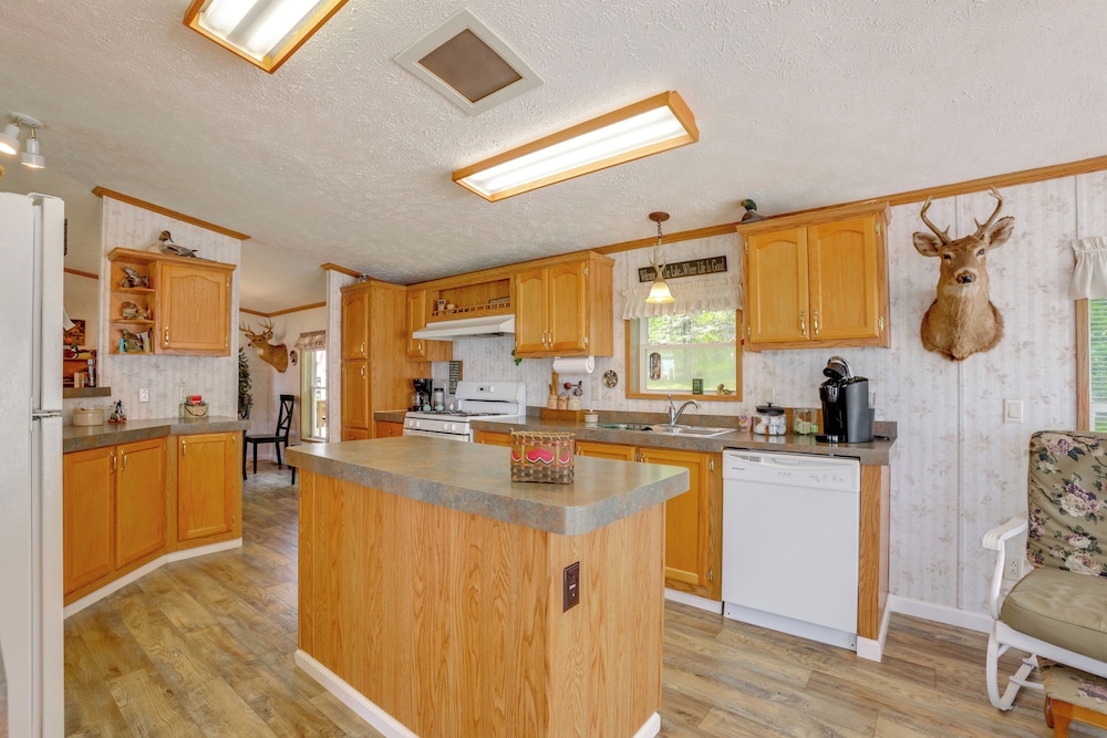 Tallman Lake Access: Family-friendly Home w/ Dock!