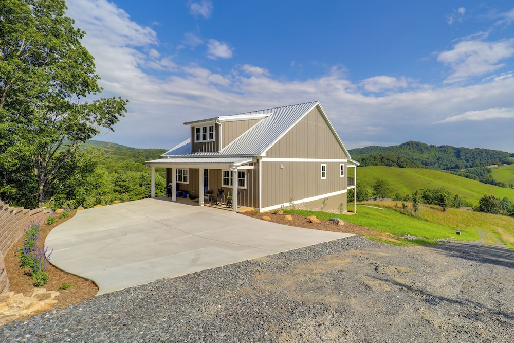 Newly Built Home w/ Panoramic Views in Jefferson!