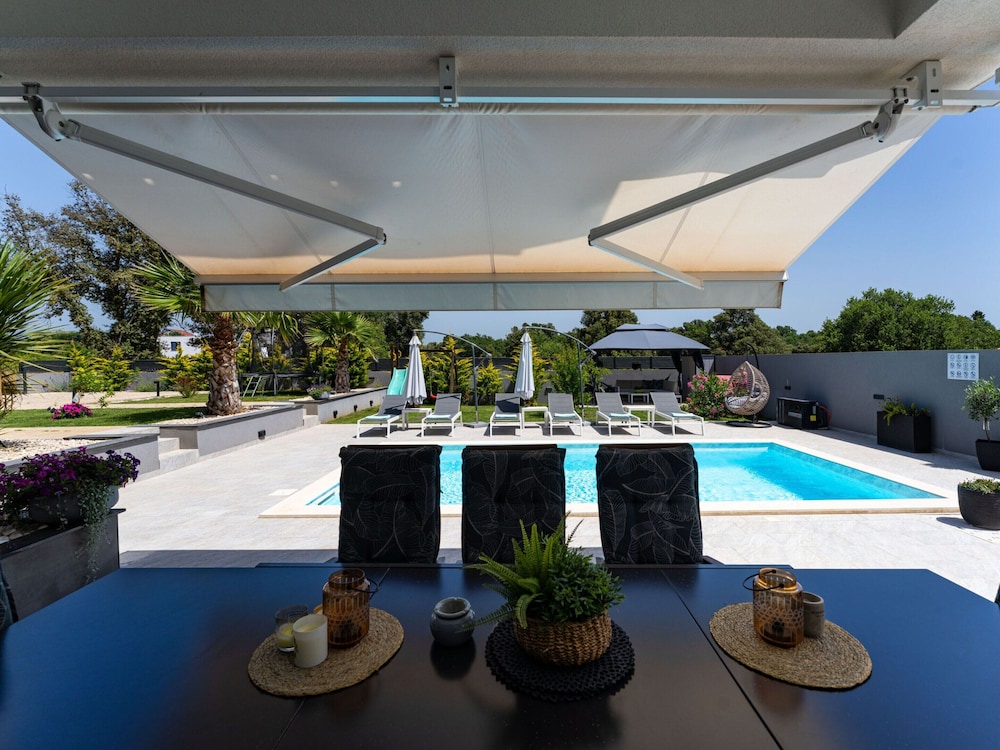 Villa Nina in Croatia Near the Adriatic Coast