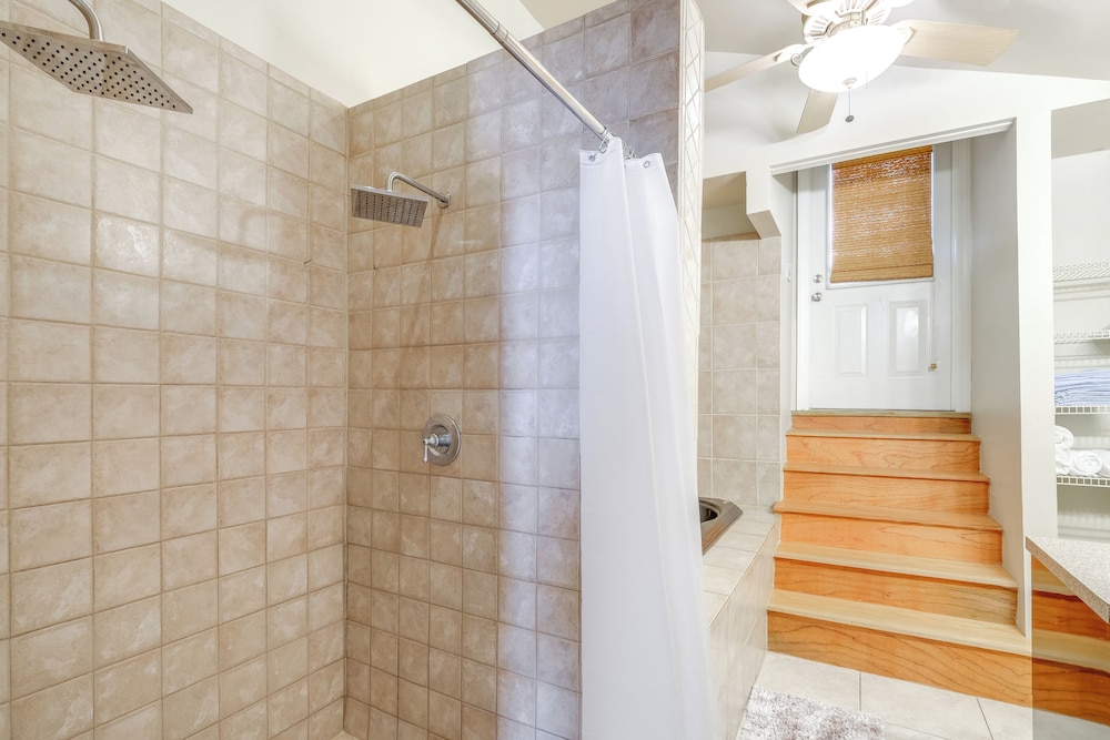 1 Mi to Dtwn: Townhome w/ Patio in Baltimore!