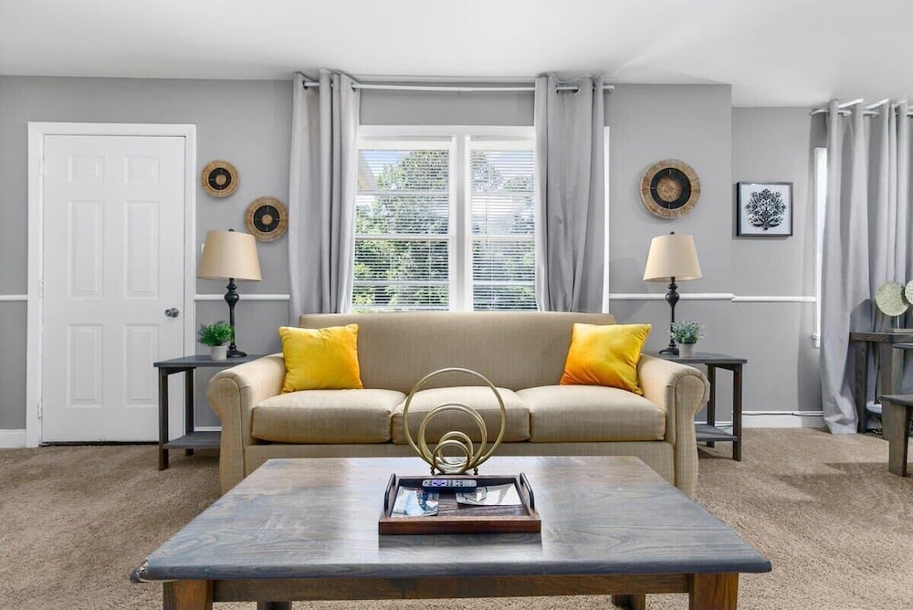 Broadmoor Bungalow - Both Units
