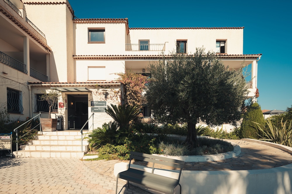 Hotel Van der Valk Hotel Le Catalogne - Image 1