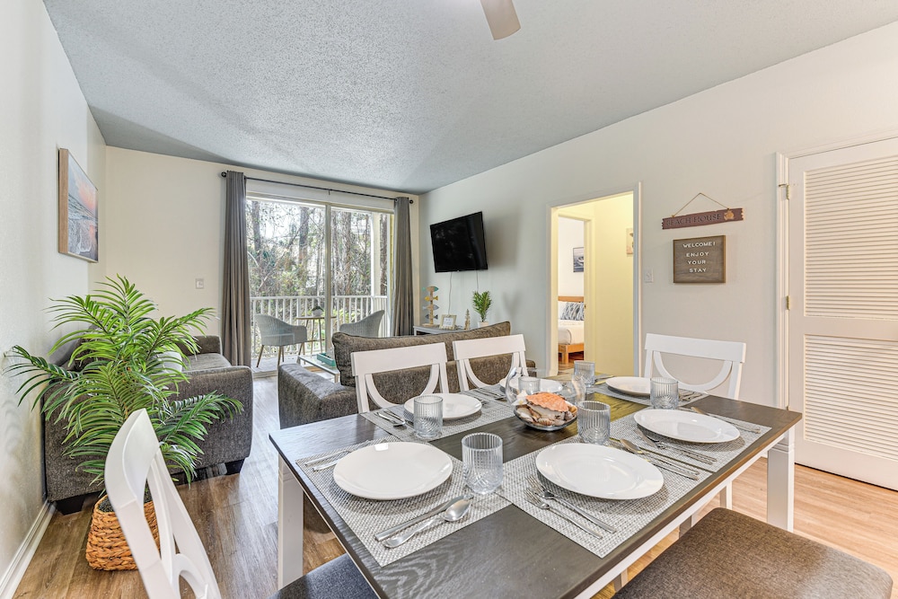 Community Outdoor Pool: Miramar Beach Condo!