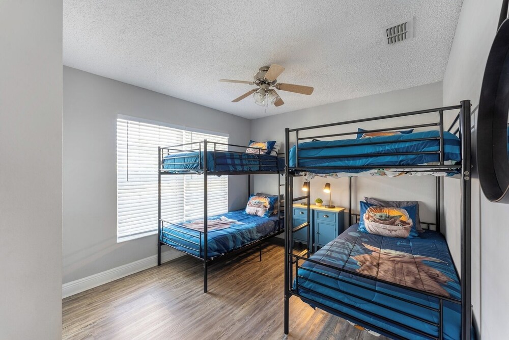 Heated Pool & Bathtub 4BR Near Disney