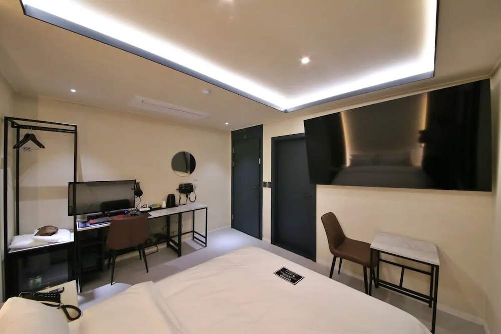 HOTEL141