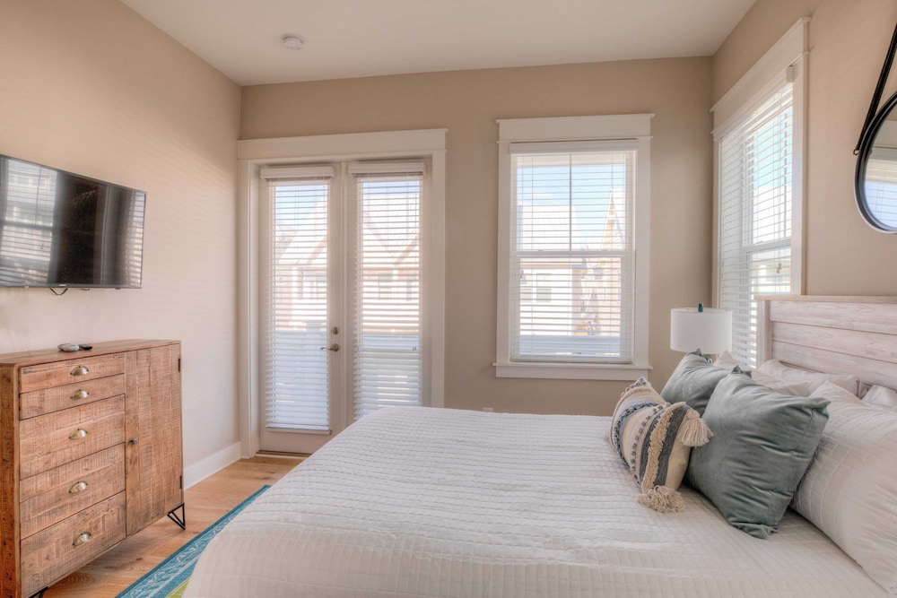 30A Sandpiper by Avantstay In Prominence, 2 Pools + Gym Access, 2 Bikes Incl