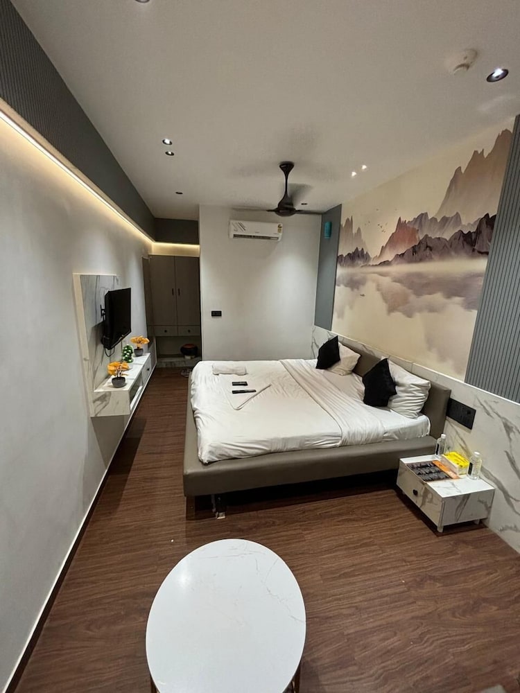 V Love Hotel