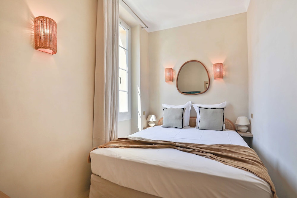 Magnificent apt - 2br/6p - Heart of Saint-tropez view 5