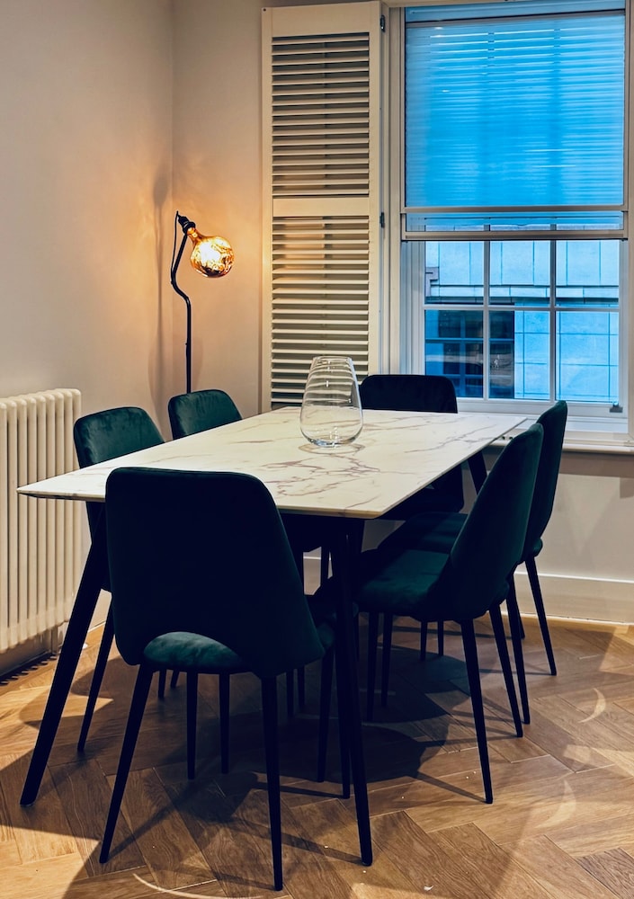 Chic Central London Apart in Soho Mayfair