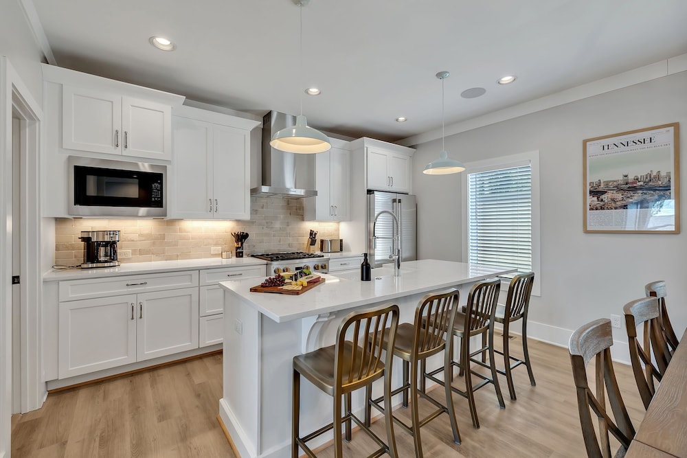 Soprano-private Rooftop-gr8 Walking Location
