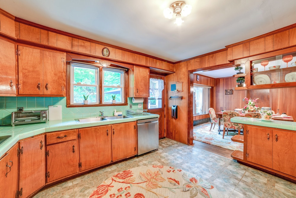 Serene Home w/ On-site Brook in Callicoon Center