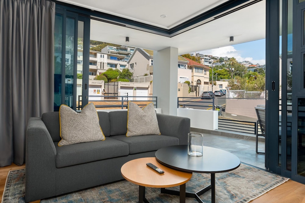 Central Minimalist 1bed by the Ocean The Bantry