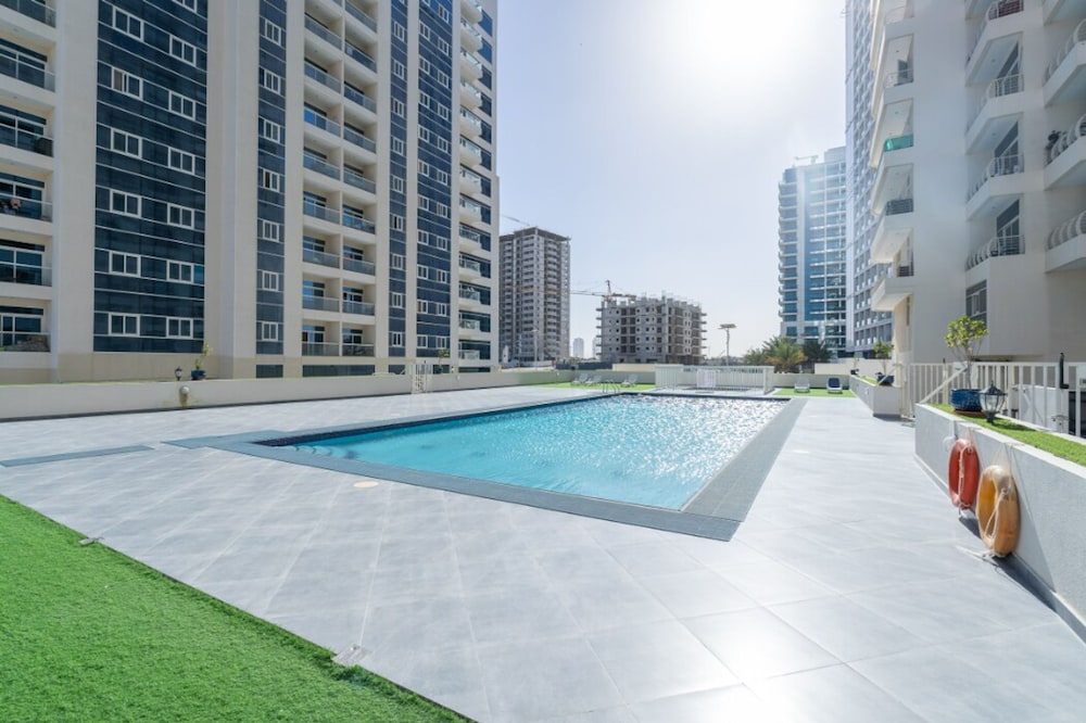 Calm Studio Apartment Right by the Golf Courses in Sports City