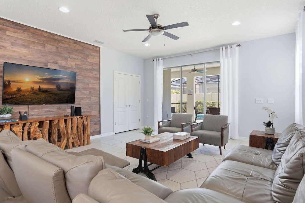 Family 6BR Home, Pool & Game Room
