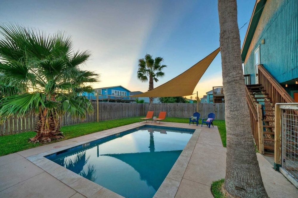Sleeps 22 2 Homes w/ Private Pool, Game Room, Nature Views 7 BDR Avantstay