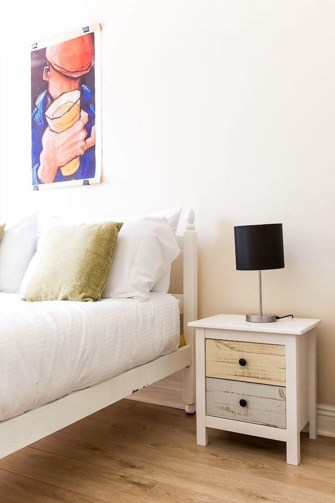 Bright Two BR Period Apartment in Whitechapel