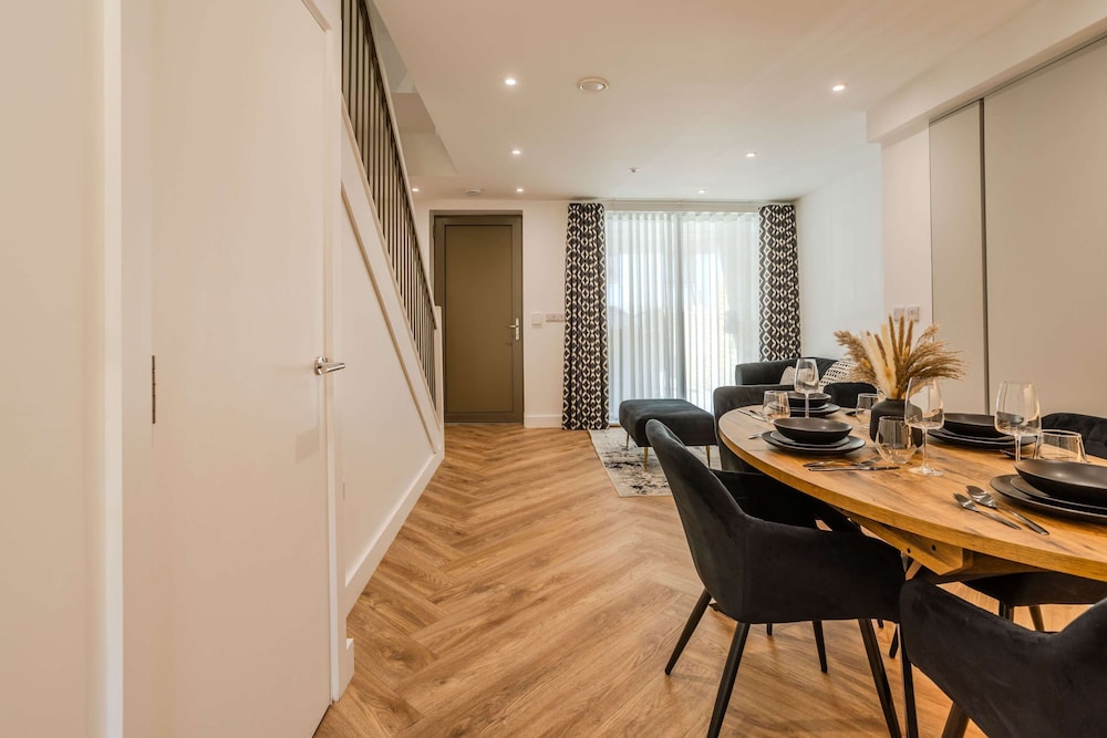 The Hidden Suite - 4BR Townhome Roof Top